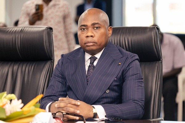 Port autonome de Lomé : Edem Kokou Tengue succède au contre-amiral Fogan Adégnon à la direction générale