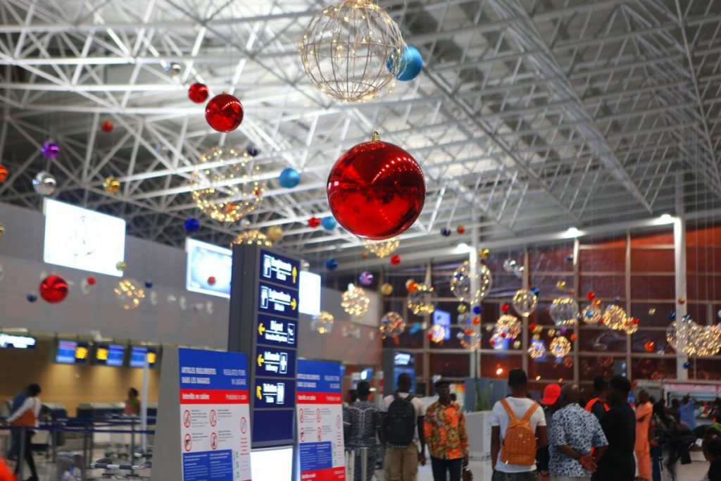 All&egrave;gement des mesures sanitaires &agrave; l'a&eacute;roport de Lom&eacute; : Circulez, il n'y a rien &agrave; voir
