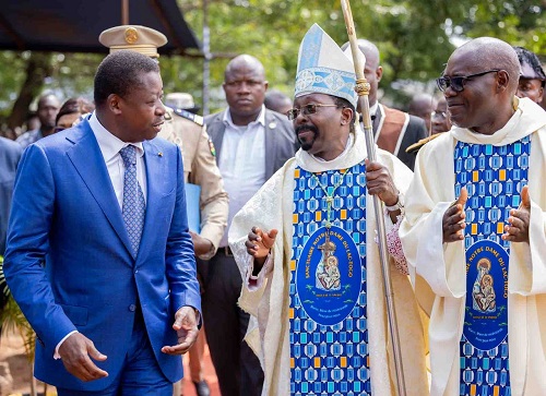 Messe de cl&ocirc;ture du 50&egrave;me p&egrave;lerinage au pied de Notre Dame du Lac Togo de Togoville Faure Gnassingb&eacute;, ce fid&egrave;le qui chamboule tout